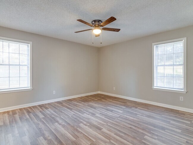 Building Photo - Spacious 4BR/2BA home in Fox Meadows - NEW...
