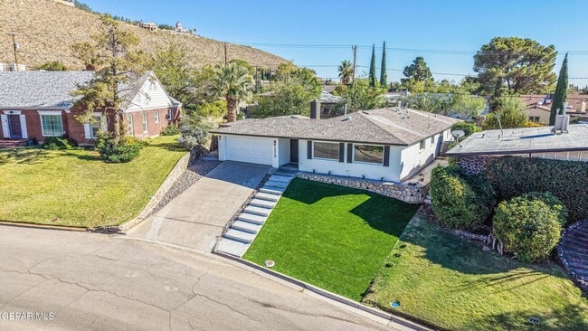 Building Photo - 1210 La Cruz Dr