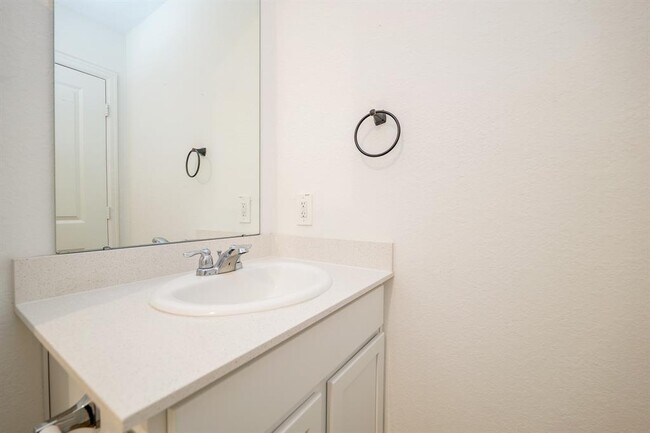 Building Photo - 2909 Mallorca Dr