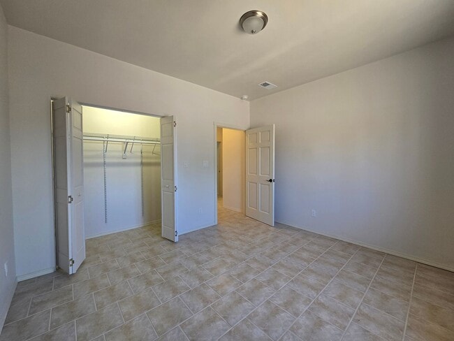 Building Photo - 993 Calle Katarina