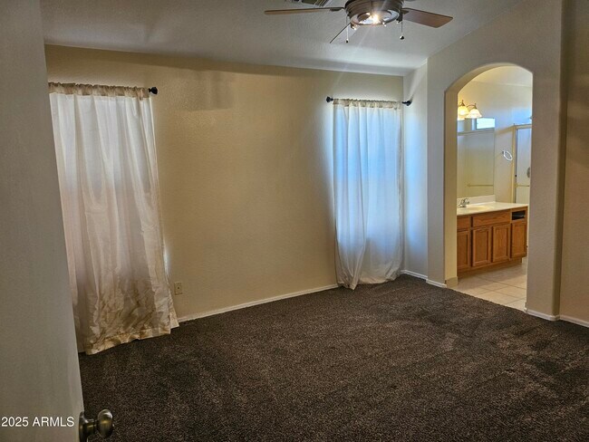 Building Photo - 2099 S Peppertree Dr