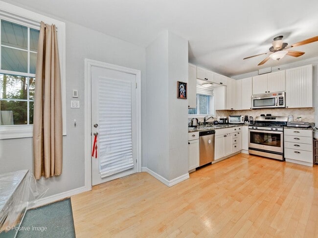 Building Photo - 36 E Touhy Ave