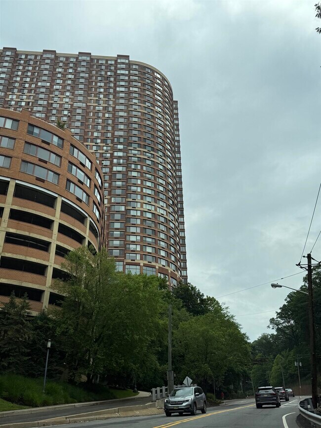 Building Photo - 100 Old Palisade Rd