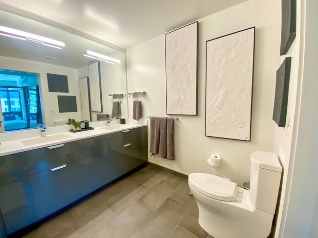 Building Photo - 1000 3rd St