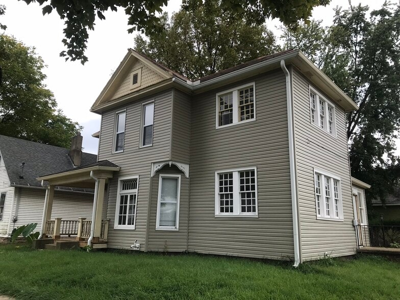 Building Photo - 222 N 5th St