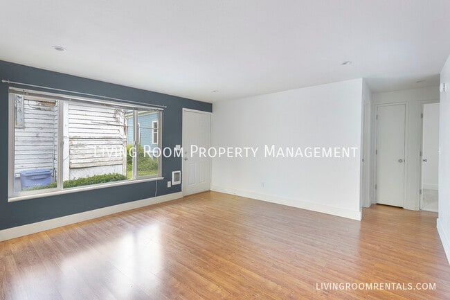 Building Photo - 1416 SE 32nd Pl