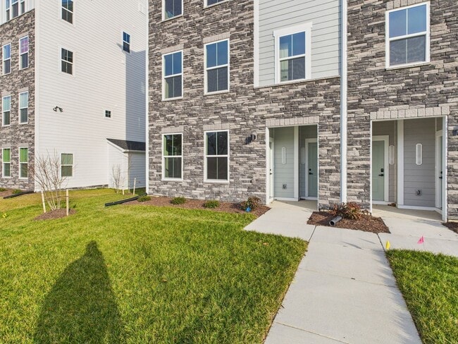 Building Photo - 8029 Lake Laurel Ln