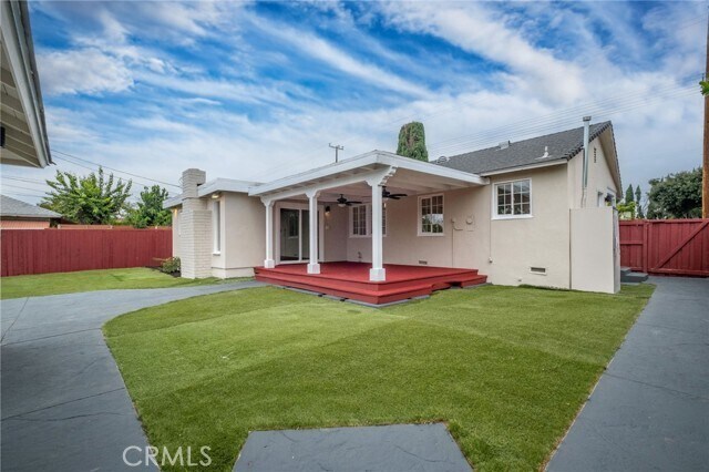 Building Photo - 20756 Saticoy St