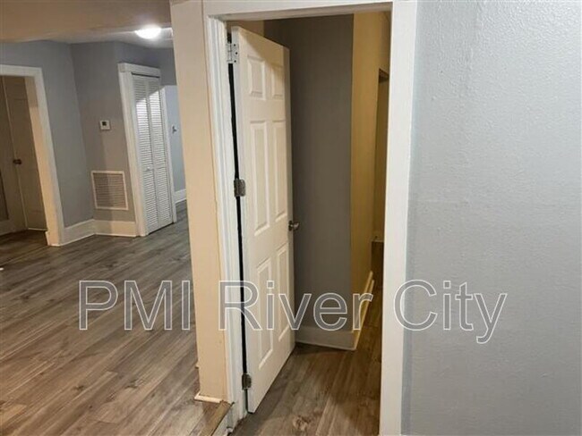 Building Photo - 1331 W 25th St