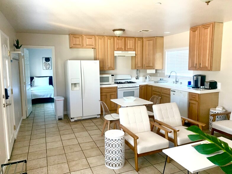 Building Photo - 3087 Channel Dr