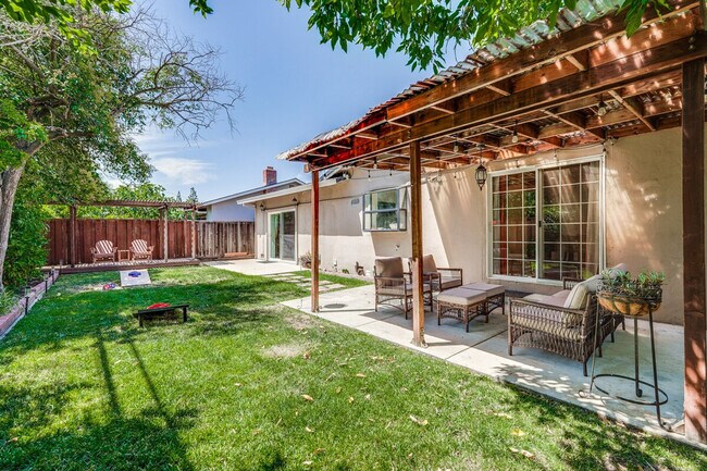 Building Photo - 6468 Pfeiffer Ranch Rd