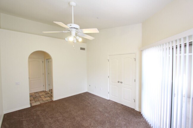 Building Photo - Light-Filled 2 Bed / 2 Bath Condo | 1,104 Sq Ft | Fireplace | Private Balcony