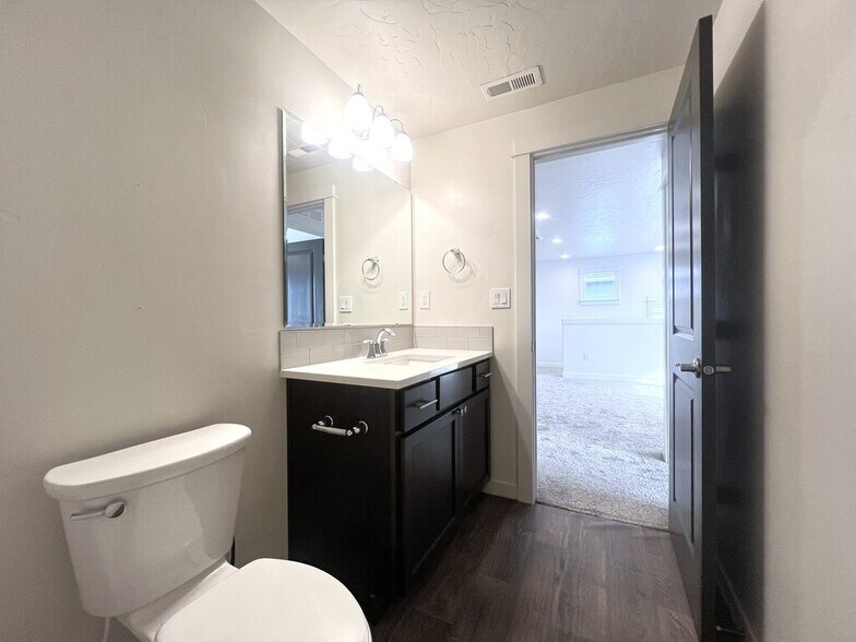 Building Photo - 3315 S Cabin Creek Way