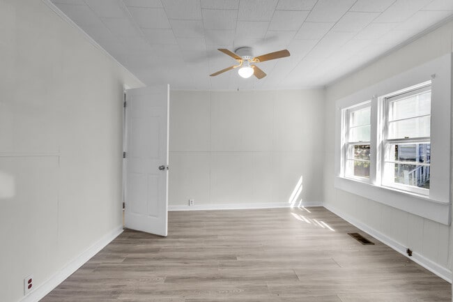 Building Photo - 516 2nd Ave