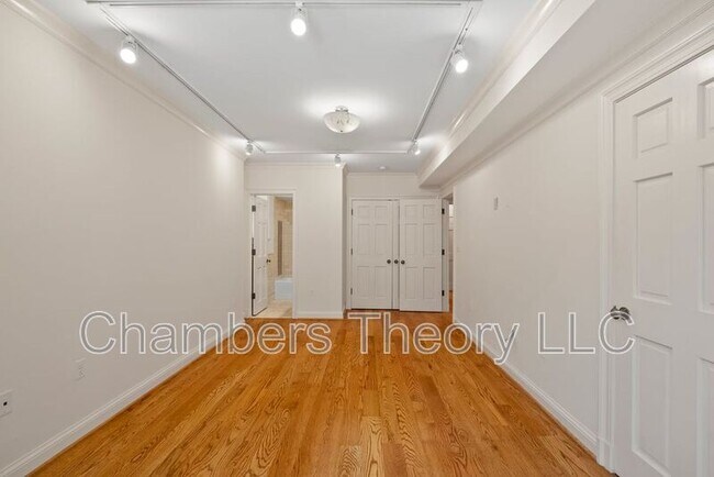 Building Photo - 4 Logan Cir NW