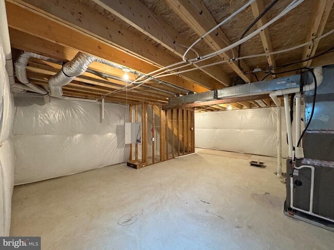 Building Photo - 27003 Greenleaf Dr