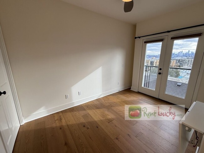 Building Photo - AMAZING VIEWS! Updated & Gorgeous 2-Bedroo...