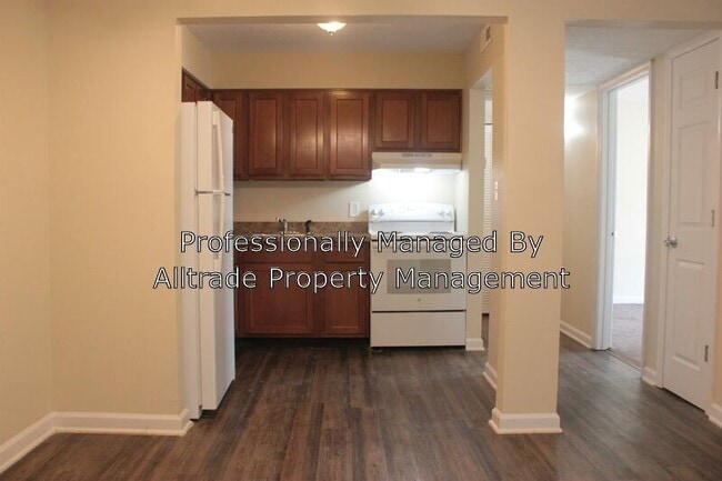 Building Photo - 2020 Peabody Ln