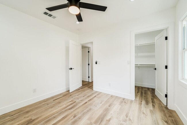 Building Photo - 7020 Schroll St