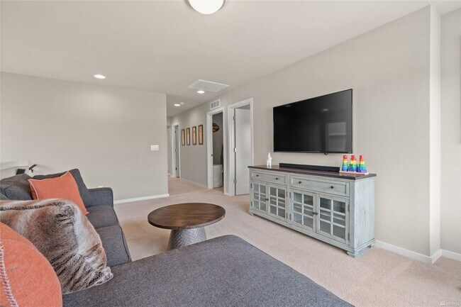 Building Photo - Beautiful 4 bed/2.5 bath dream home in Mon...