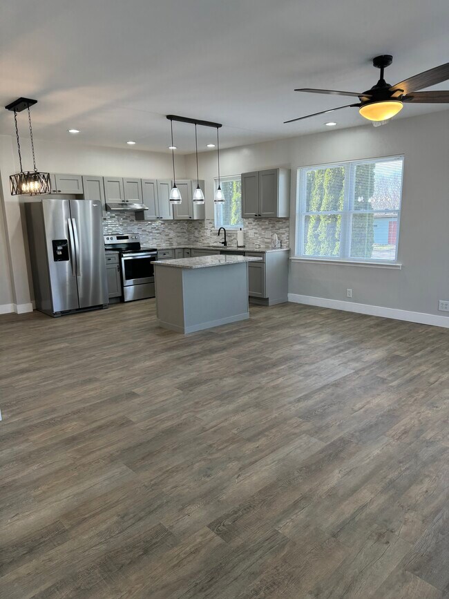 Building Photo - 213 Bear Creek Blvd