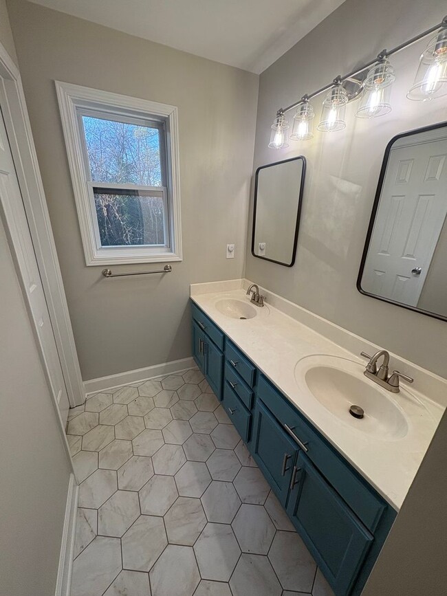 Building Photo - 1414 Ashburton Rd