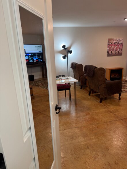 Building Photo - 2091 Fallbrook Ct