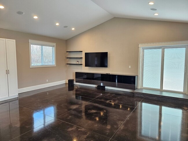 Building Photo - 10203 White Birch Ln