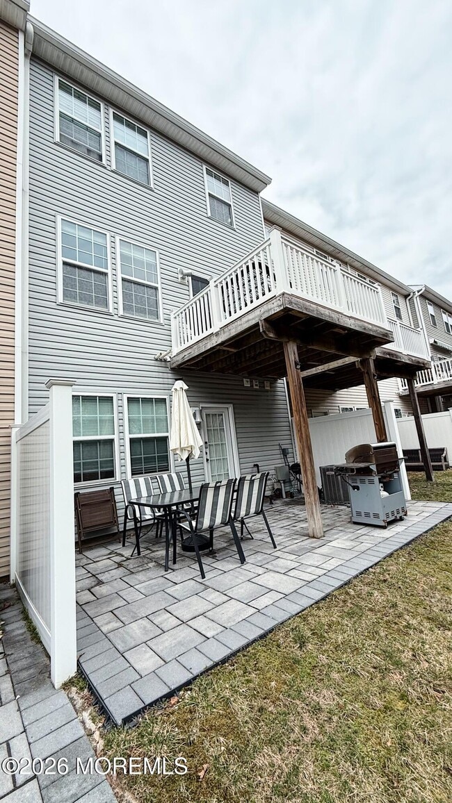 Building Photo - 110 Halliard Dr