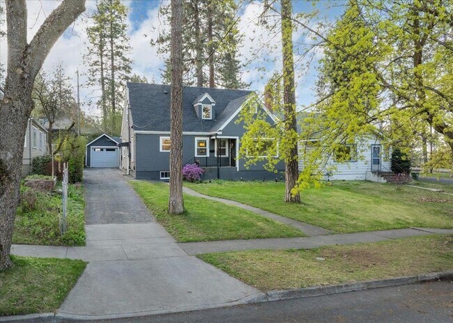 Building Photo - South Hill 1 1/2 Story 4 Bedroom 3 Bath Home