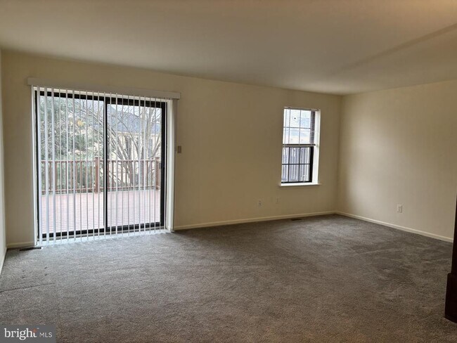 Building Photo - 2028 Yorktown N