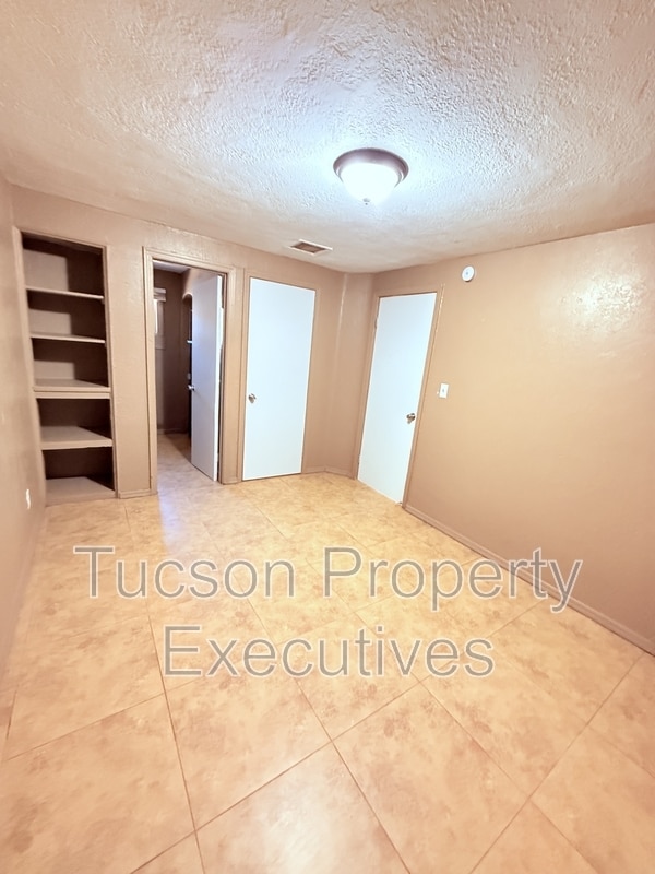 Building Photo - 3625 S 7th Ave