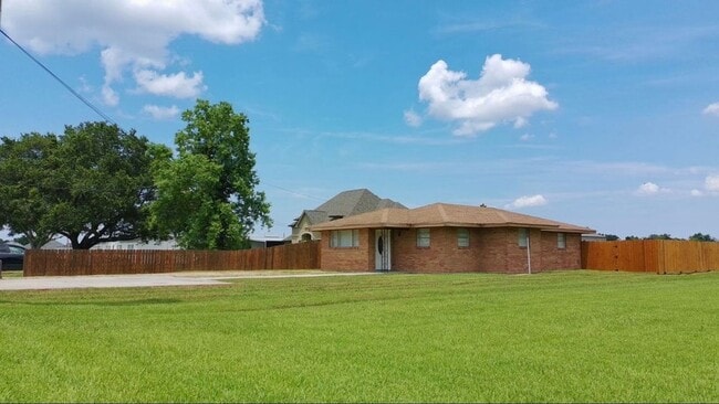 Building Photo - 32290 LA-642