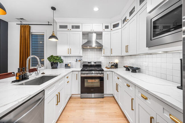 Building Photo - 1738 W 17th St