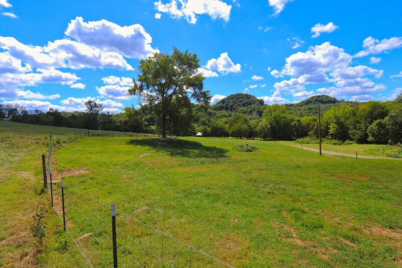 Building Photo - 333 Little Salt Lick Rd