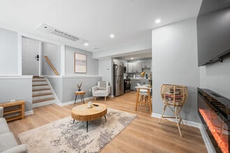 Building Photo - 81 Luna St