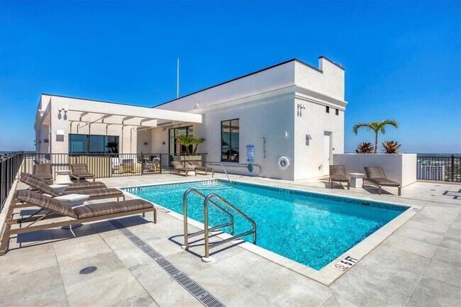 Building Photo - 33 S Palm Ave
