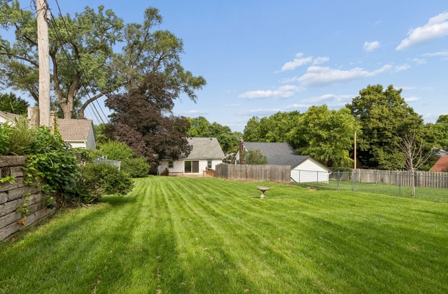 Building Photo - 519 S 56th St