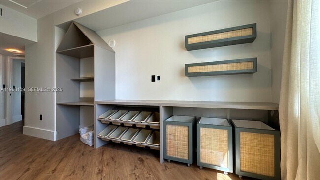 Building Photo - 20000 E Country Club Dr