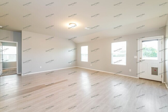 Building Photo - 734 W Lola Dr