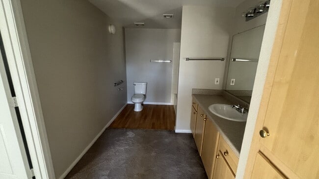 Building Photo - 1 Bed 1 Bath with ALL Appliances