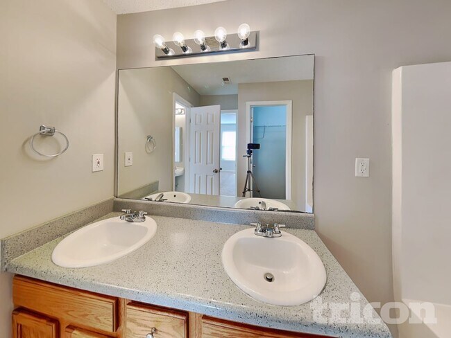 Building Photo - 104 Rampart St