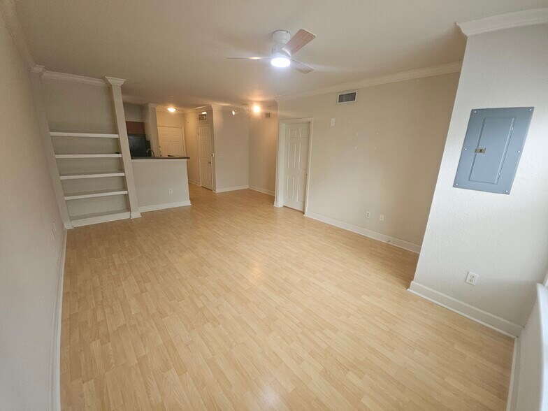 Building Photo - 202 E South St