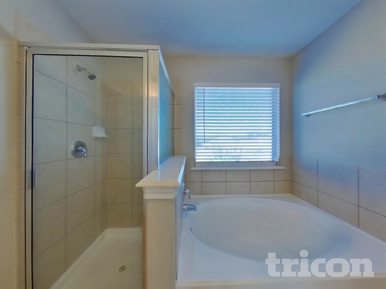 Building Photo - 1910 Flycaster Dr