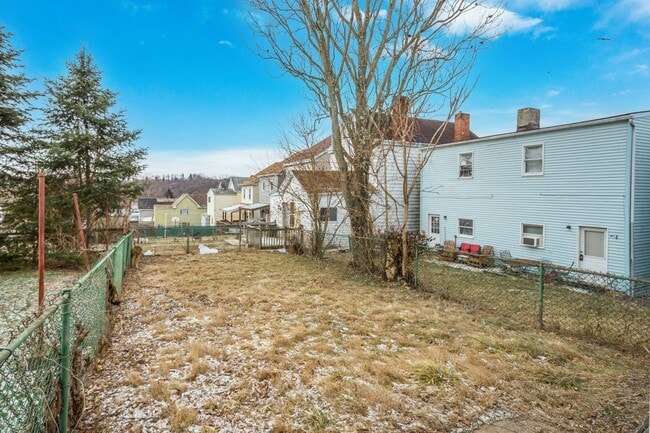 Building Photo - Stunning 3 bedroom home in Mt. Washington available August 1!