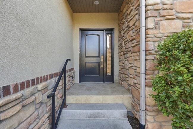 Building Photo - 6709 Avery Ave