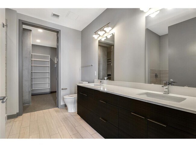 Building Photo - 315 1st Ave NE