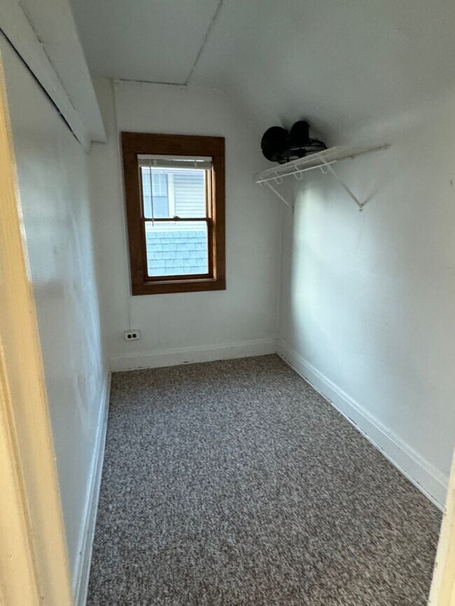 Building Photo - 849 E University Ave