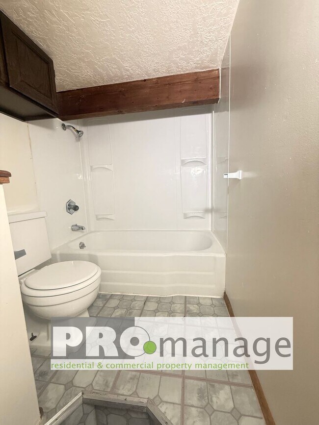 Building Photo - Single family home with yard