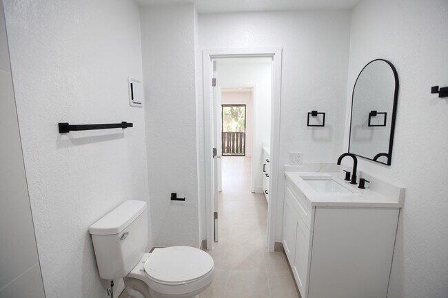 Building Photo - 1619 Cypress Pointe Dr